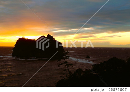 温泉街から夕陽 温泉街から夕陽 96875807