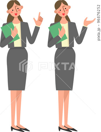 説明をするスーツ姿の若い女性 96876252