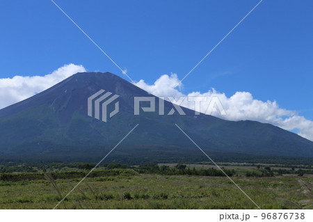 広大な風景と富士山 広大な風景と富士山 96876738
