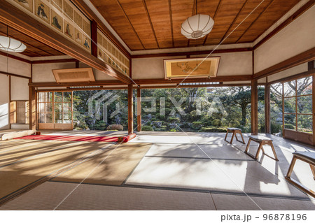 晩秋の魚山大原寺、実光院　客間 96878196