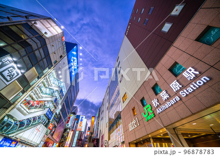 日本の東京都市景観 BQ.1.1…秋葉原駅や駅前に誕生したソフマップAKIBA駅前館=11月16日 日本の東京都市景観 BQ.1.1…秋葉原駅や駅前に誕生したソフマップAKIBA駅前館=11月16日 96878783