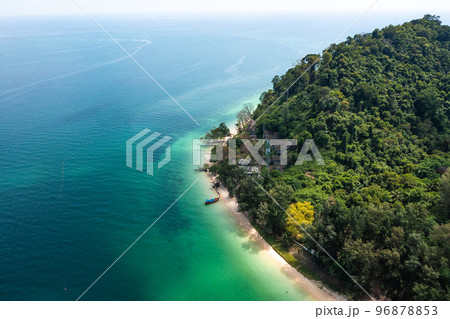 Aerial view of Koh Kradan island in Trang, Thailand 96878853