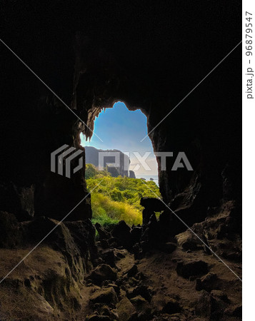 Princess or Phra nang Cave in Krabi, Thailand Princess or Phra nang Cave in Krabi, Thailand 96879547