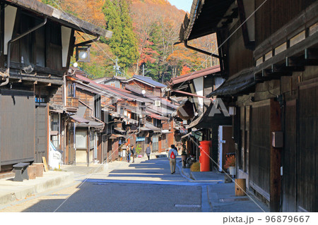 中山道木曽路　奈良井宿の町並み 96879667
