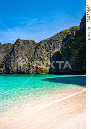 Maya Bay from the beach, in koh Phi Phi, Krabi, Thailand 96879899