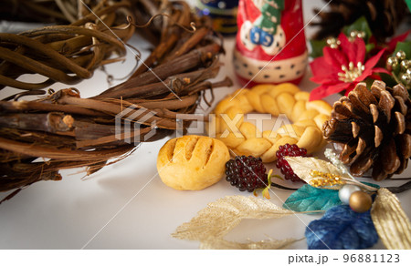 クリスマスリースの製作 クリスマスリースを手作り オンライン販売 趣味 クリスマスの準備 クリスマスリースの製作 クリスマスリースを手作り オンライン販売 趣味 クリスマスの準備 96881123