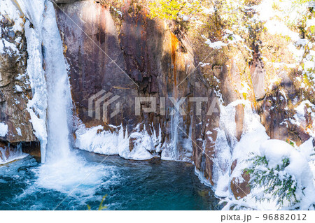【冬素材】冬の柿其渓谷　牛ヶ滝【長野県】 96882012