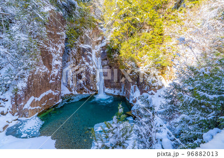 【冬素材】冬の柿其渓谷 牛ヶ滝【長野県】 【冬素材】冬の柿其渓谷 牛ヶ滝【長野県】 96882013