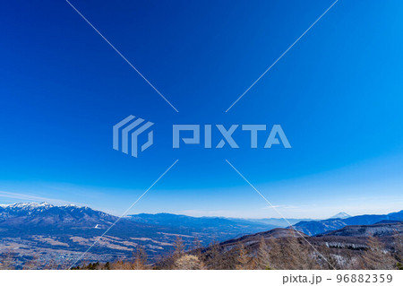 【冬素材】冬の入笠山山頂から見た南アルプスと八ヶ岳【長野県】 96882359
