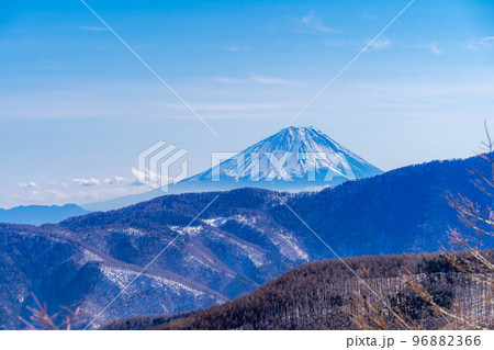 【冬素材】冬の入笠山山頂から見た南アルプスと八ヶ岳【長野県】 【冬素材】冬の入笠山山頂から見た南アルプスと八ヶ岳【長野県】 96882366
