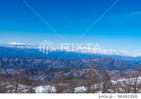 【冬素材】冬の入笠山山頂から見た北アルプス【長野県】 【冬素材】冬の入笠山山頂から見た北アルプス【長野県】 96882890