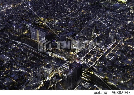 夜の中央線中野駅付近を空撮 96882943