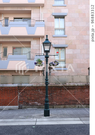 兵庫　神戸　異人館通り　レトロ調の街灯 96883312