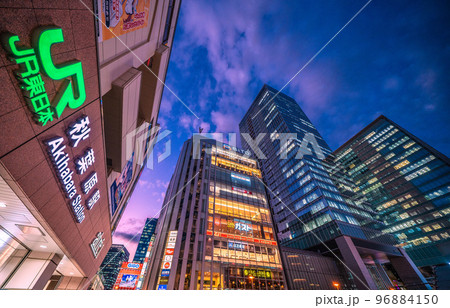 日本の東京都市景観 秋葉原駅や駅前のオフィスビル群などを望む=11月16日 日本の東京都市景観 秋葉原駅や駅前のオフィスビル群などを望む=11月16日 96884150