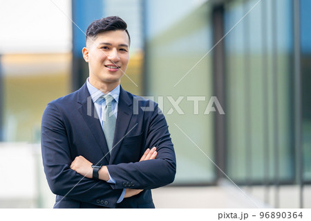男性、ビジネス、ビジネスマン、日本人、スーツ、フォーマル、CEO、若手社長、オフィス、男性社員 男性、ビジネス、ビジネスマン、日本人、スーツ、フォーマル、CEO、若手社長、オフィス、男性社員 96890364