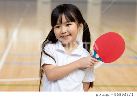 卓球を楽しむ子供 卓球を楽しむ子供 96893271