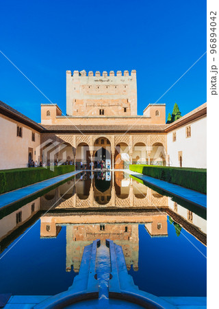 スペイン アルハンブラ宮殿 アラヤネスの中庭 スペイン アルハンブラ宮殿 アラヤネスの中庭 96894042