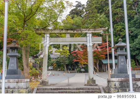 金刀比羅神社(ことひらじんじゃ)鳥居 石灯籠 福島県いわき市 金刀比羅神社(ことひらじんじゃ)鳥居 石灯籠 福島県いわき市 96895091