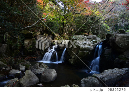 尼ン滝の紅葉 尼ン滝の紅葉 96895276