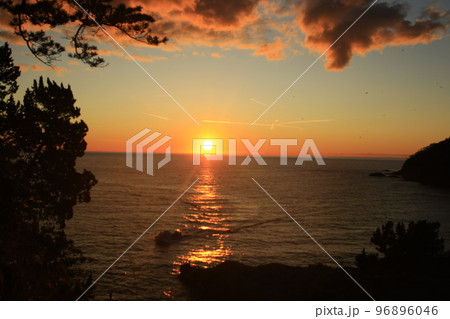 堂ヶ島展望台からの夕陽 堂ヶ島展望台からの夕陽 96896046