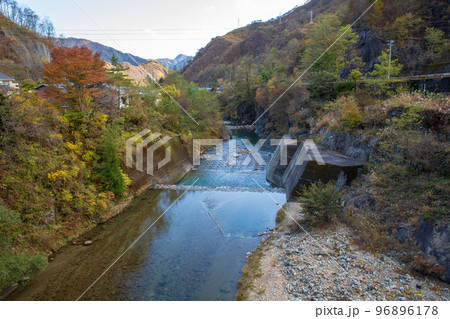 松木川 古河橋からの下流の眺め 日光市足尾町 秋の風景 松木川 古河橋からの下流の眺め 日光市足尾町 秋の風景 96896178