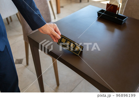 飲食店の予約席 96896199