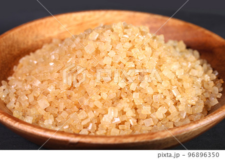 皿に盛ったザラ糖 96896350