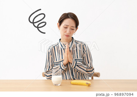 女性ダイエットイメージ　健康　美容 96897094