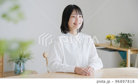 笑顔のミドル女性.. 笑顔のミドル女性.. 96897818