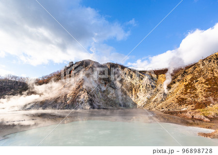 日本の国立公園、北海道登別温泉の大湯沼 日本の国立公園、北海道登別温泉の大湯沼 96898728