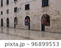 クロアチア ドブロブニク旧市街 プラツァ通りの建物 96899553