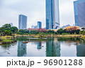 秋の東京　紅葉の旧芝離宮恩賜庭園 96901288