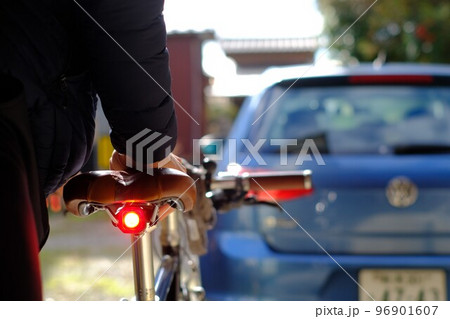 昼間でも自転車テールライトは必須 昼間でも自転車テールライトは必須 96901607