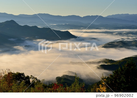 鳥見山からの宇陀盆地の雲海 鳥見山からの宇陀盆地の雲海 96902002