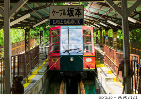 坂本ケーブル　ケーブル坂本駅に停車中の福号1　滋賀県大津市 96903121