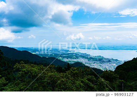 ケーブル延暦寺駅から見た琵琶湖の眺め1　滋賀県大津市 96903127