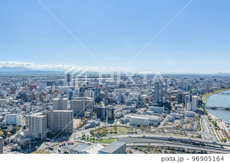 新潟県新潟市 朱鷺メッセBefcoばかうけ展望室から望む新潟市の街並み(南方向) 新潟県新潟市 朱鷺メッセBefcoばかうけ展望室から望む新潟市の街並み(南方向) 96905164