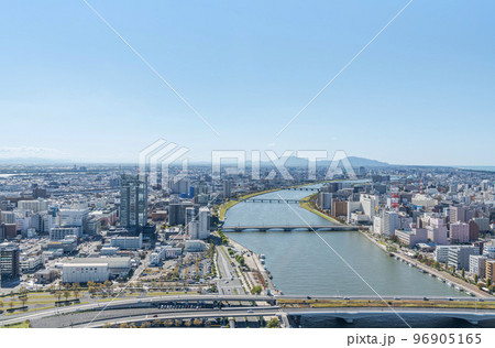 新潟県新潟市 朱鷺メッセBefcoばかうけ展望室から望む新潟市の街並み(南方向) 新潟県新潟市 朱鷺メッセBefcoばかうけ展望室から望む新潟市の街並み(南方向) 96905165