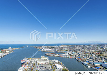 新潟県新潟市　朱鷺メッセBefcoばかうけ展望室から望む新潟市の街並み（北方向） 96905173