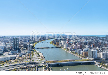 新潟県新潟市　朱鷺メッセBefcoばかうけ展望室から望む新潟市の街並み（南方向） 96905174