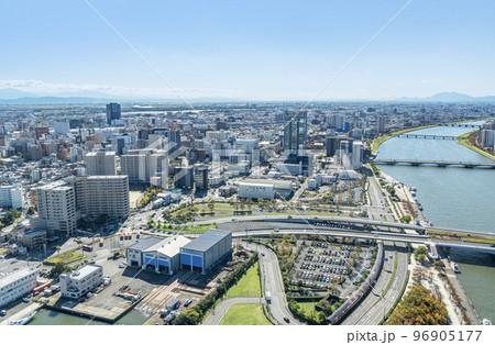 新潟県新潟市　朱鷺メッセBefcoばかうけ展望室から望む新潟市の街並み（南方向） 96905177