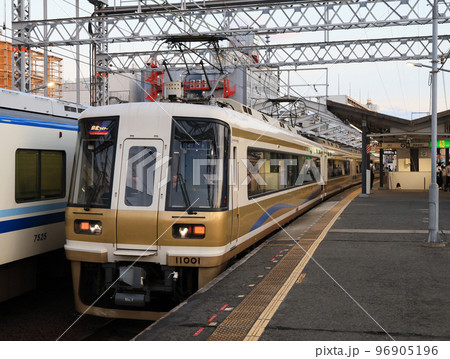 南海 新今宮駅 泉北ライナー11000系の写真素材 [96905196] - PIXTA