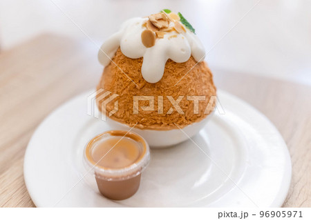 Thai Tea shaved ice with whipped cream and milk tea sauce. 96905971
