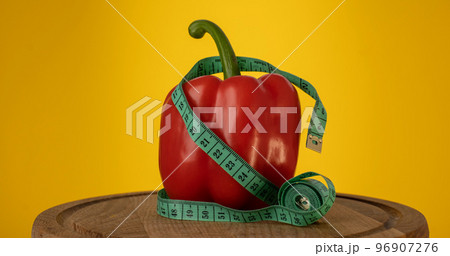 The Red pepper and measurement tape 96907276