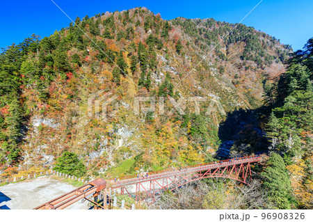 秋の黒部峡谷 奥鐘橋 富山県黒部市 秋の黒部峡谷 奥鐘橋 富山県黒部市 96908326