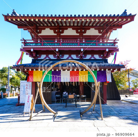七五三 秋晴れの四天王寺(大阪市天王寺区) 七五三 秋晴れの四天王寺(大阪市天王寺区) 96909664