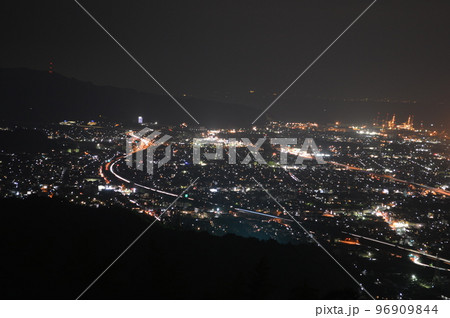 梶原山公園から見た清水区方面の夜景(静岡市葵区、清水区境) 96909844