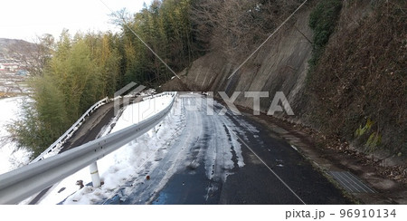 凍結した急カーブ 96910134