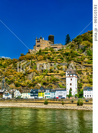 Katz Castle above Sankt Goarshausen town in the Upper Middle Rhine Valley. UNESCO world heritage in Germany 96910593