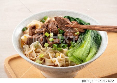 牛肉 ビーフ ヌードル 96912672